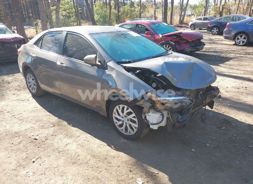 2018 Toyota Corolla LE (VIN 2T1BURHE2JC090132) main photo