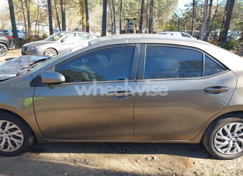 Photo 15 of 2018 Toyota Corolla LE (VIN 2T1BURHE2JC090132)