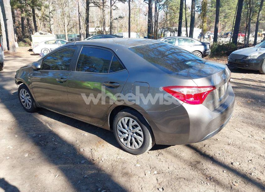 Photo 3 of 2018 Toyota Corolla LE (VIN 2T1BURHE2JC090132)