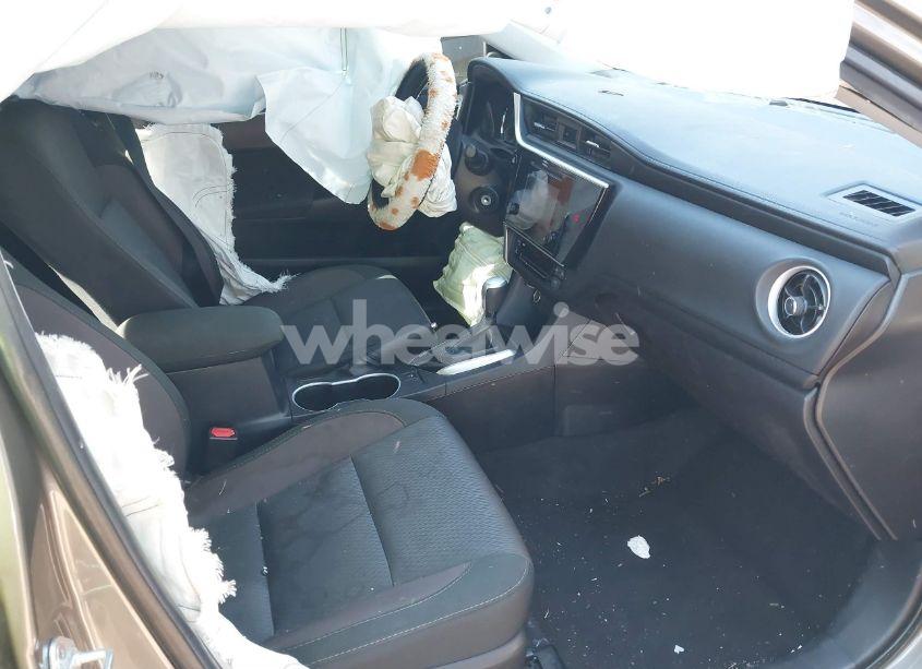 Photo 5 of 2018 Toyota Corolla LE (VIN 2T1BURHE2JC090132)