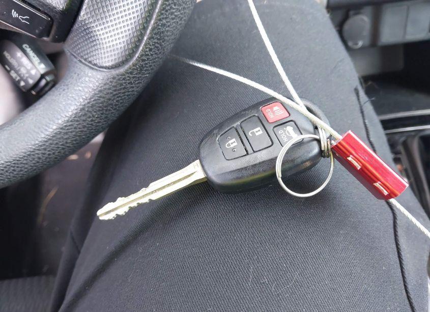 Photo 11 of 2018 Toyota Corolla LE (VIN 2T1BURHE2JC098814)