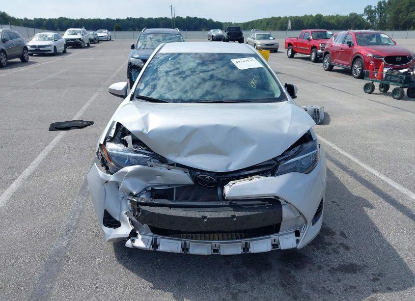 Photo 13 of 2018 Toyota Corolla LE (VIN 2T1BURHE2JC098814)