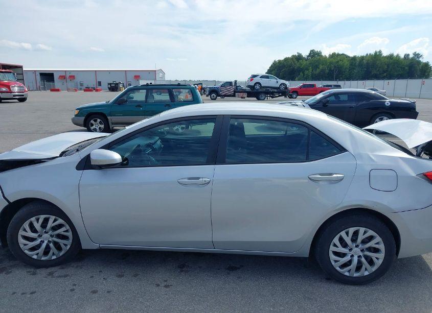 Photo 15 of 2018 Toyota Corolla LE (VIN 2T1BURHE2JC098814)