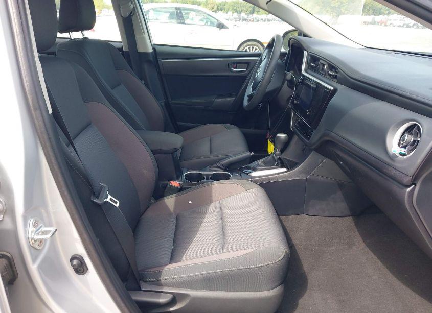 Photo 5 of 2018 Toyota Corolla LE (VIN 2T1BURHE2JC098814)