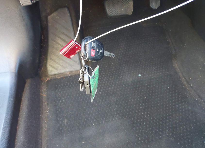 Photo 11 of 2018 Toyota Corolla LE (VIN 2T1BURHE2JC103851)