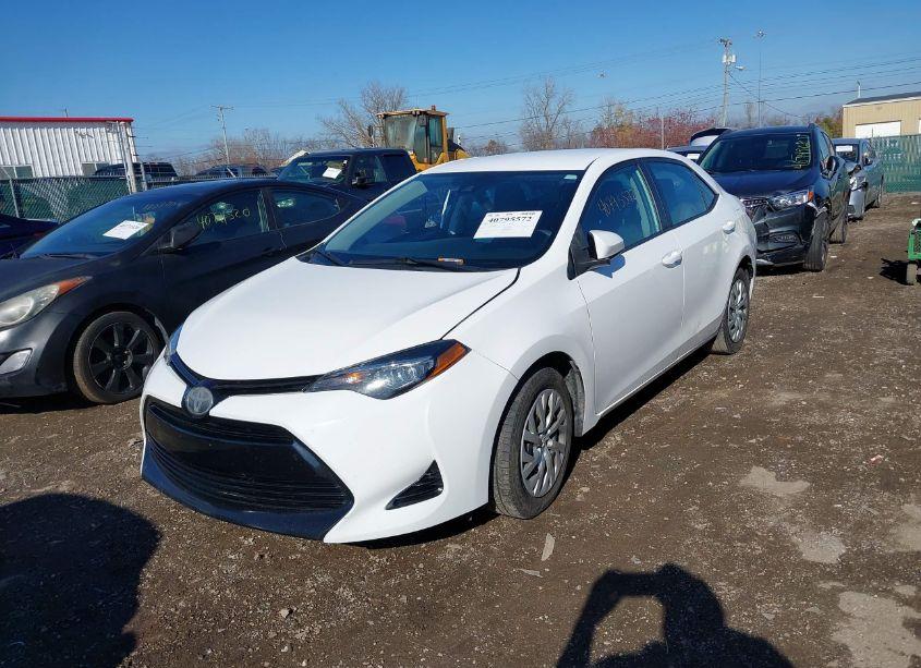 Photo 12 of 2018 Toyota Corolla LE (VIN 2T1BURHE2JC103851)