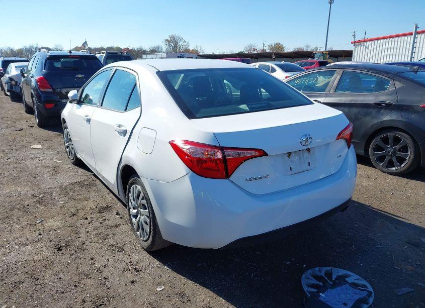 Photo 16 of 2018 Toyota Corolla LE (VIN 2T1BURHE2JC103851)