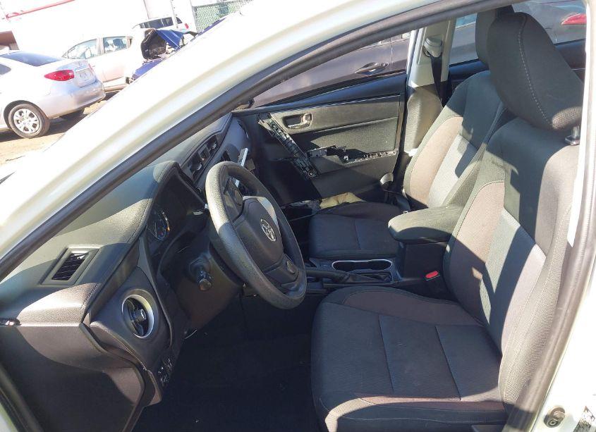 Photo 5 of 2018 Toyota Corolla LE (VIN 2T1BURHE2JC103851)