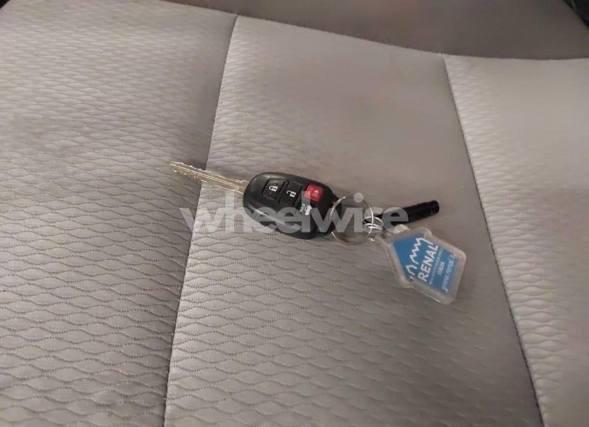 Photo 11 of 2018 Toyota Corolla LE (VIN 2T1BURHE2JC105972)