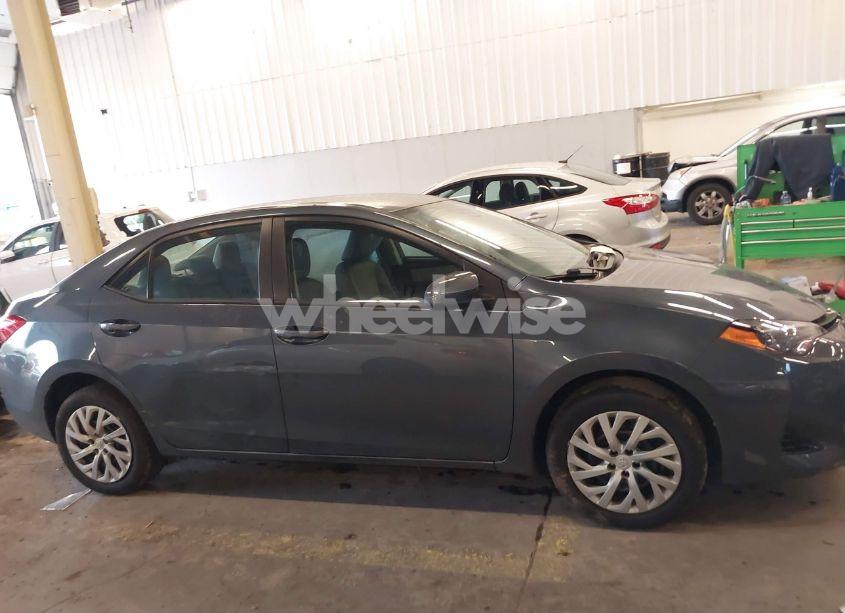 Photo 13 of 2018 Toyota Corolla LE (VIN 2T1BURHE2JC105972)