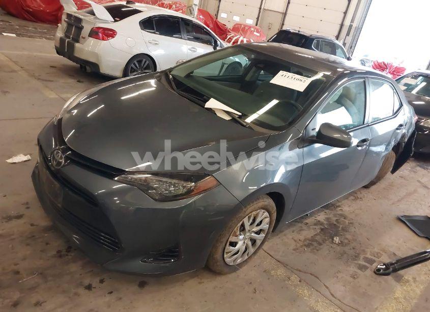 Photo 2 of 2018 Toyota Corolla LE (VIN 2T1BURHE2JC105972)