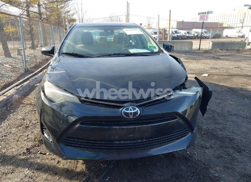 Photo 13 of 2018 Toyota Corolla LE (VIN 2T1BURHE2JC116826)