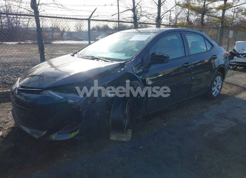 Photo 2 of 2018 Toyota Corolla LE (VIN 2T1BURHE2JC116826)