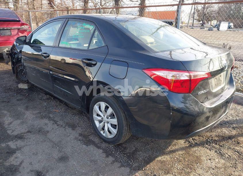 Photo 3 of 2018 Toyota Corolla LE (VIN 2T1BURHE2JC116826)
