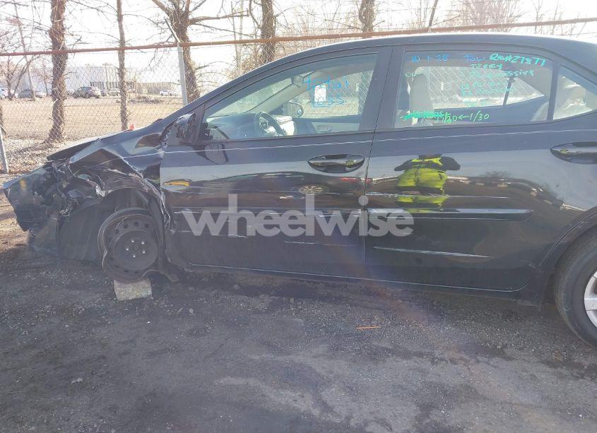 Photo 6 of 2018 Toyota Corolla LE (VIN 2T1BURHE2JC116826)