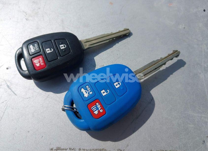 Photo 11 of 2018 Toyota Corolla SE (VIN 2T1BURHE2JC967962)