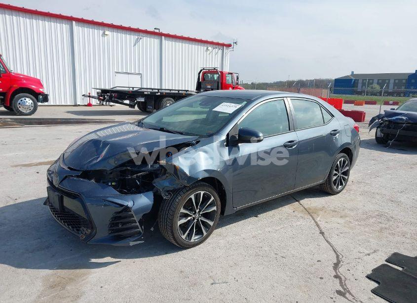 Photo 2 of 2018 Toyota Corolla SE (VIN 2T1BURHE2JC967962)