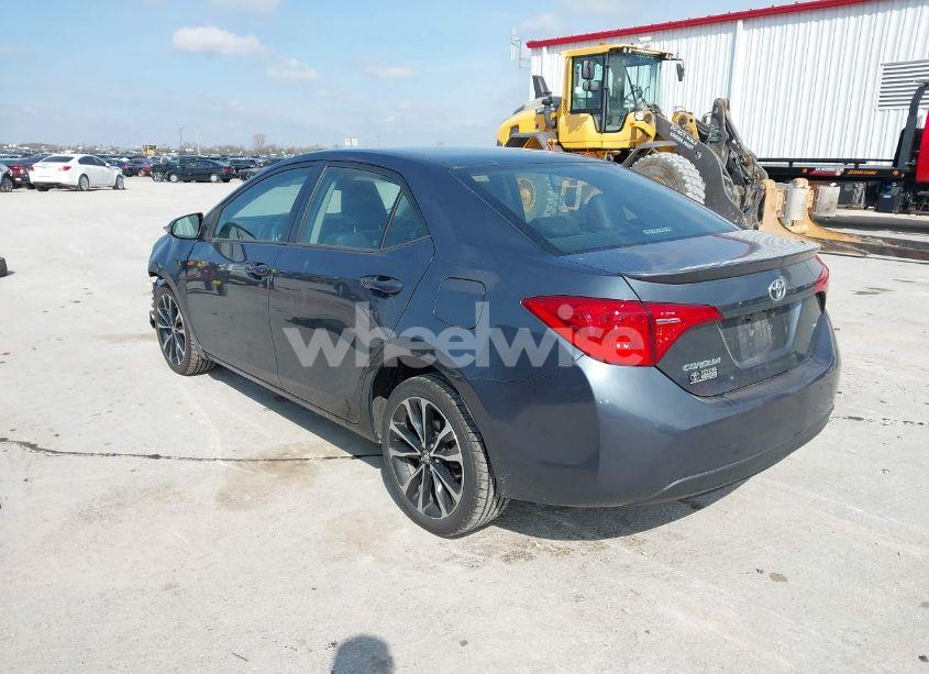 Photo 3 of 2018 Toyota Corolla SE (VIN 2T1BURHE2JC967962)