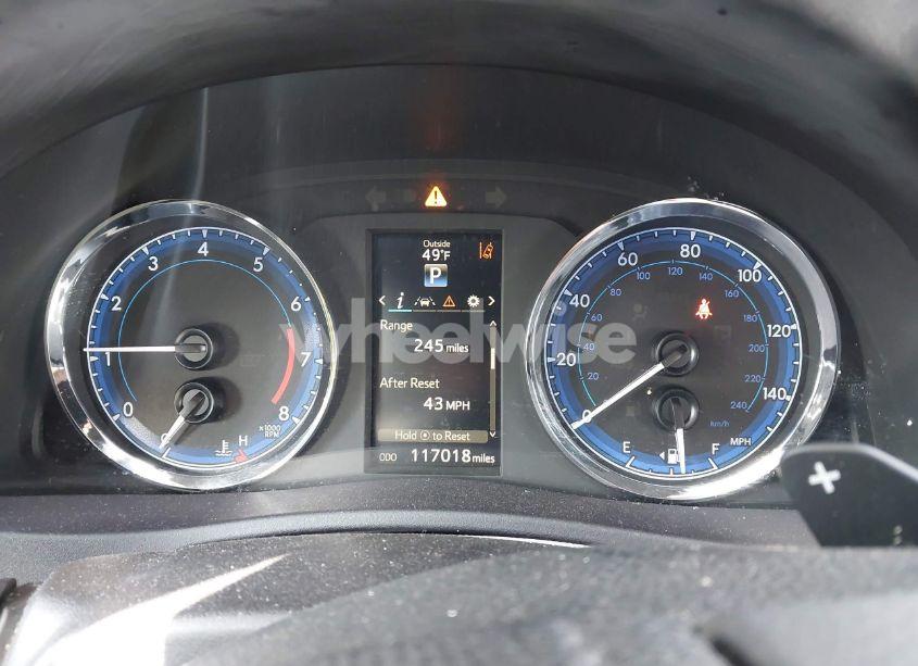 Photo 7 of 2018 Toyota Corolla SE (VIN 2T1BURHE2JC967962)