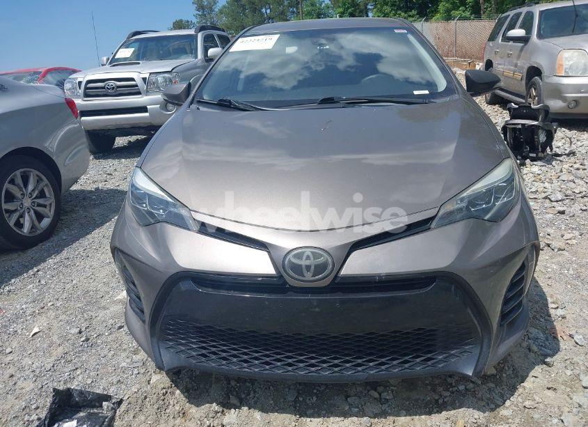 Photo 12 of 2018 Toyota Corolla SE (VIN 2T1BURHE2JC971073)