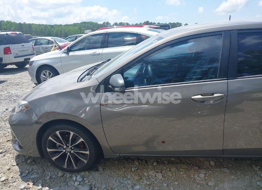 Photo 14 of 2018 Toyota Corolla SE (VIN 2T1BURHE2JC971073)