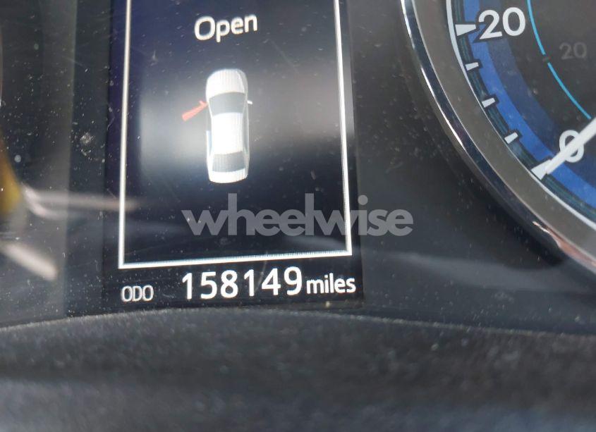 Photo 15 of 2018 Toyota Corolla SE (VIN 2T1BURHE2JC971073)