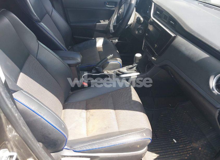 Photo 5 of 2018 Toyota Corolla SE (VIN 2T1BURHE2JC971073)