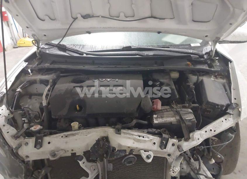 Photo 10 of 2018 Toyota Corolla LE (VIN 2T1BURHE2JC986608)