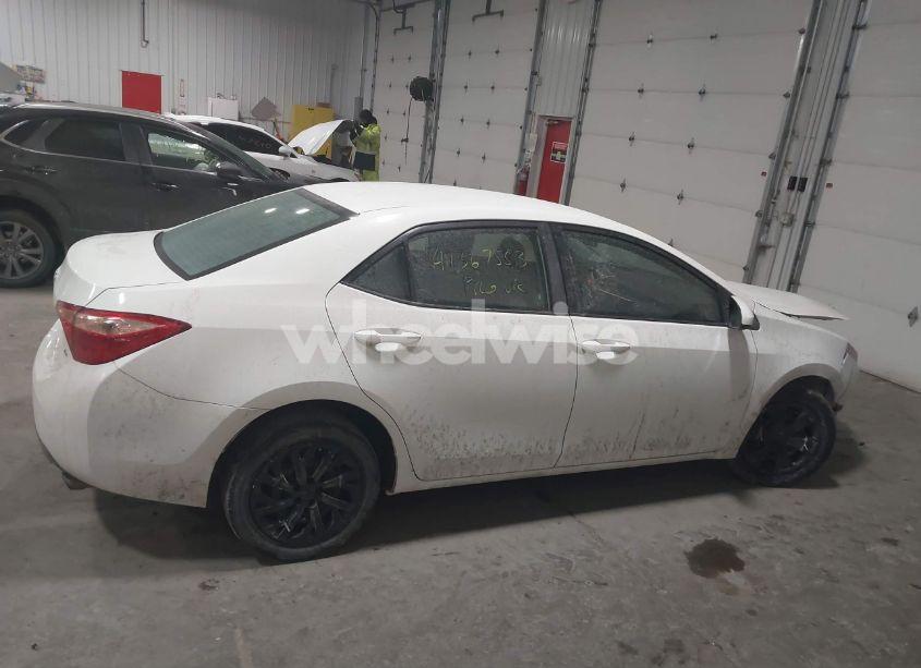 Photo 13 of 2018 Toyota Corolla LE (VIN 2T1BURHE2JC986608)