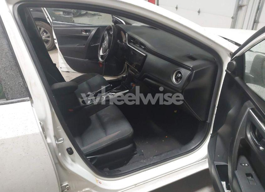 Photo 5 of 2018 Toyota Corolla LE (VIN 2T1BURHE2JC986608)