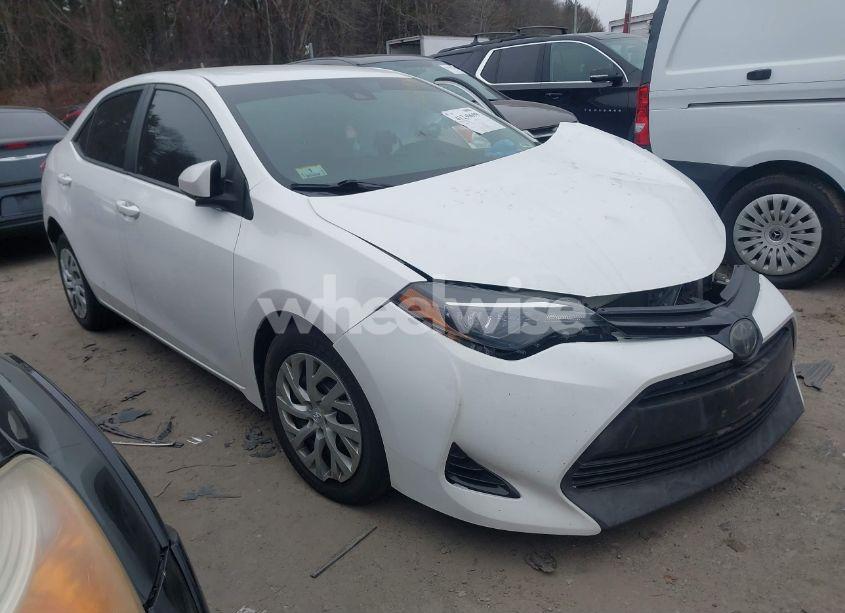2018 Toyota Corolla LE (VIN 2T1BURHE2JC996619) main photo