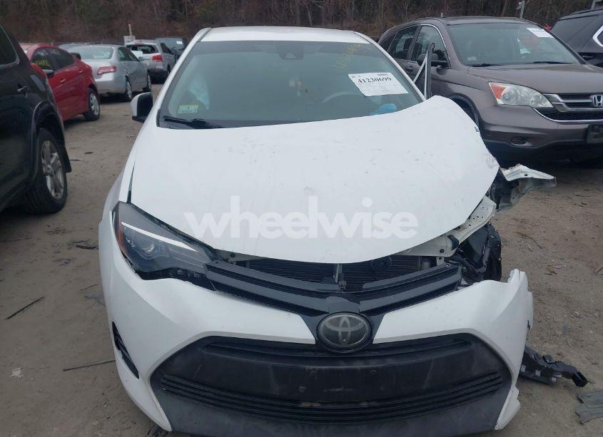 Photo 12 of 2018 Toyota Corolla LE (VIN 2T1BURHE2JC996619)