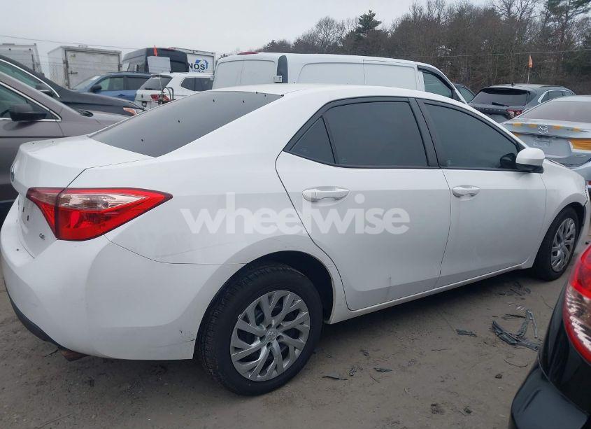 Photo 13 of 2018 Toyota Corolla LE (VIN 2T1BURHE2JC996619)