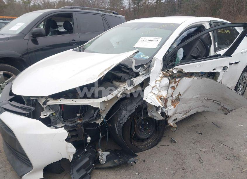 Photo 6 of 2018 Toyota Corolla LE (VIN 2T1BURHE2JC996619)