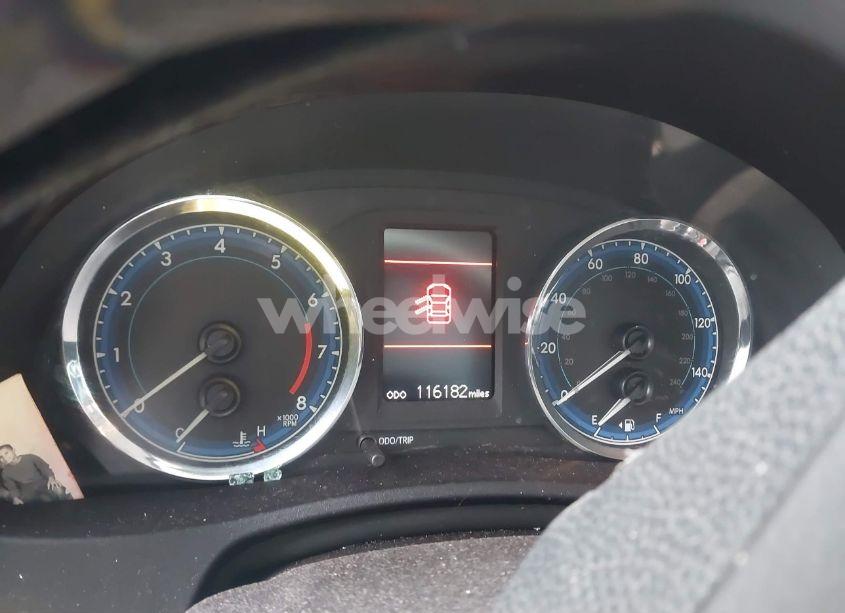 Photo 7 of 2018 Toyota Corolla LE (VIN 2T1BURHE2JC996619)