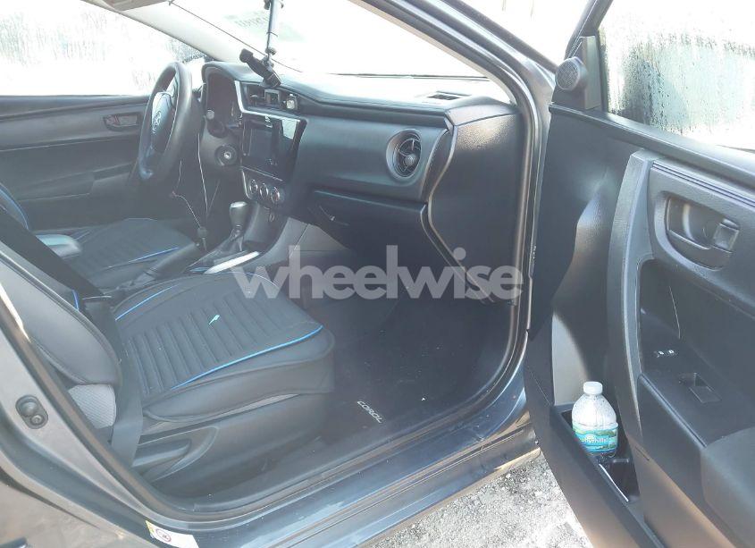 Photo 5 of 2019 Toyota Corolla L (VIN 2T1BURHE2KC125740)