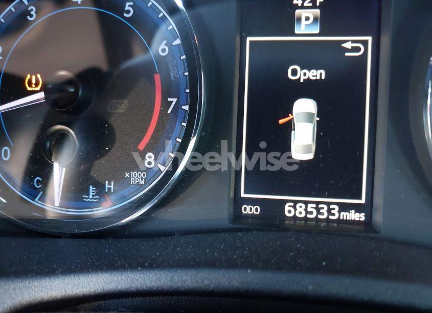 Photo 16 of 2019 Toyota Corolla SE (VIN 2T1BURHE2KC136138)