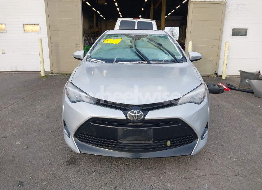 Photo 13 of 2019 Toyota Corolla L/LE/XLE/SE/XSE (VIN 2T1BURHE2KC139752)