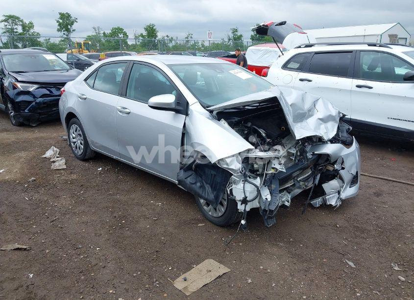 2019 Toyota Corolla LE (VIN 2T1BURHE2KC146071) main photo