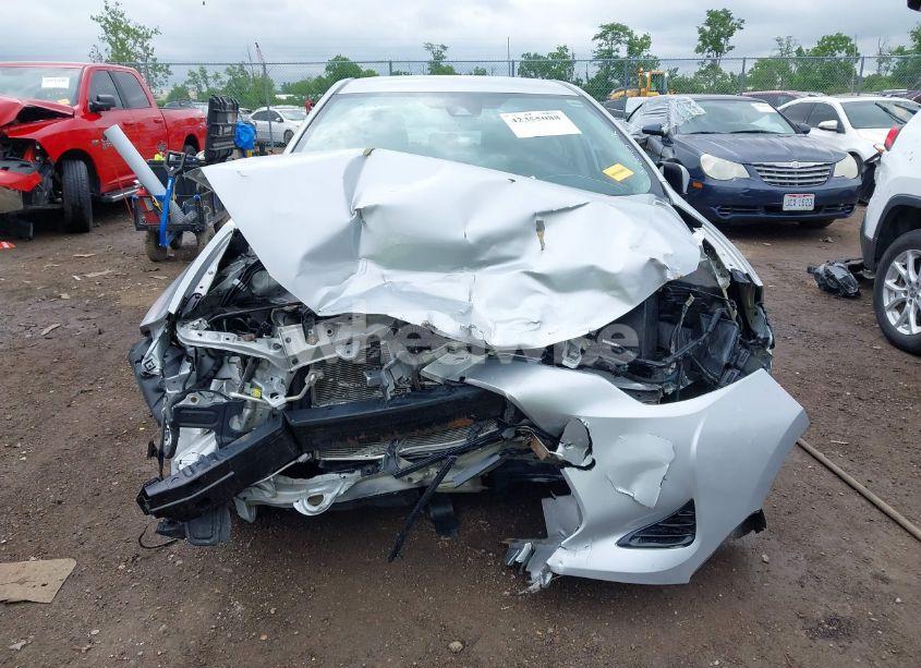 Photo 13 of 2019 Toyota Corolla LE (VIN 2T1BURHE2KC146071)