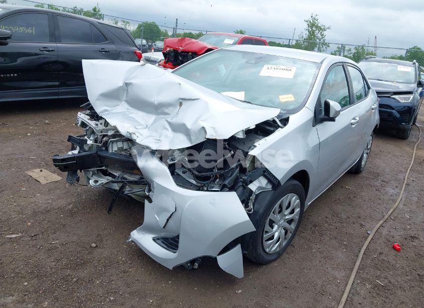 Photo 2 of 2019 Toyota Corolla LE (VIN 2T1BURHE2KC146071)