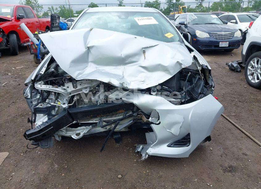 Photo 8 of 2019 Toyota Corolla LE (VIN 2T1BURHE2KC146071)