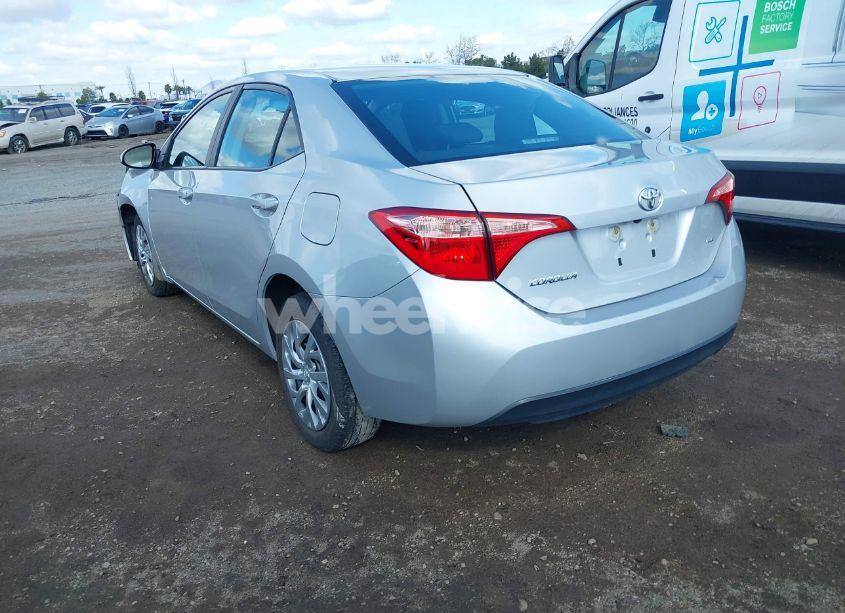 Photo 3 of 2019 Toyota Corolla LE (VIN 2T1BURHE2KC152131)