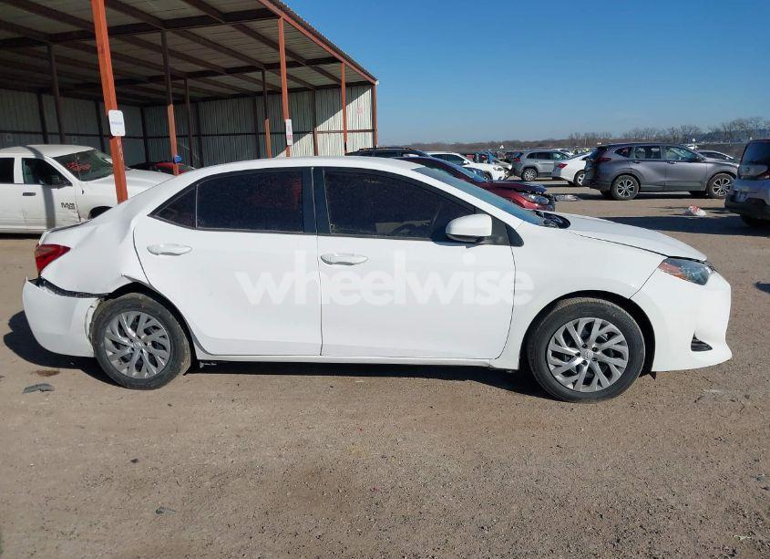 Photo 13 of 2019 Toyota Corolla LE (VIN 2T1BURHE2KC176395)