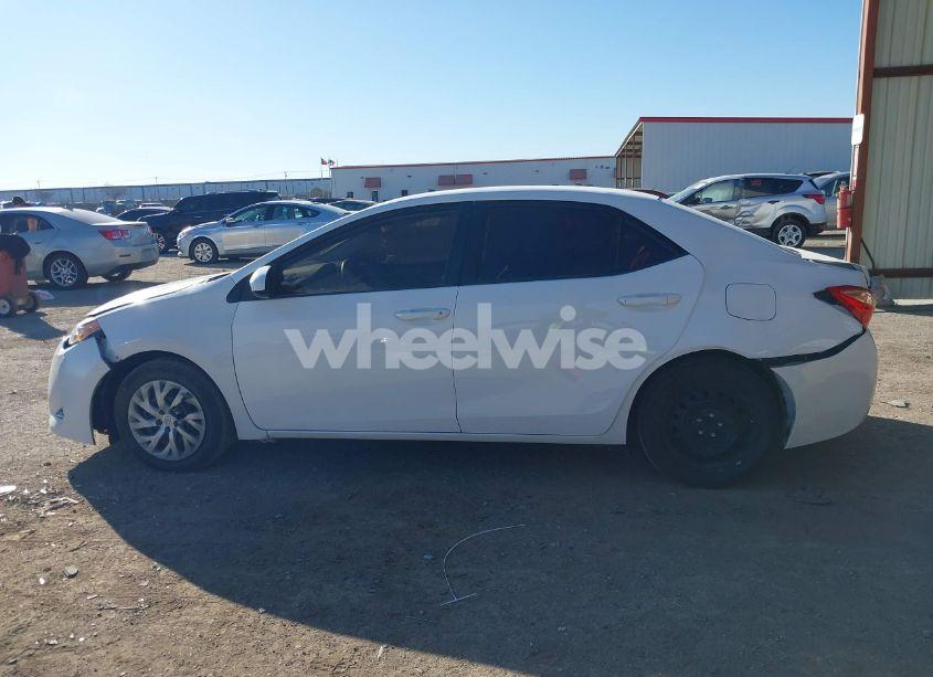 Photo 14 of 2019 Toyota Corolla LE (VIN 2T1BURHE2KC176395)