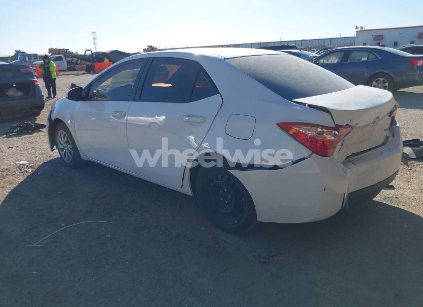 Photo 3 of 2019 Toyota Corolla LE (VIN 2T1BURHE2KC176395)