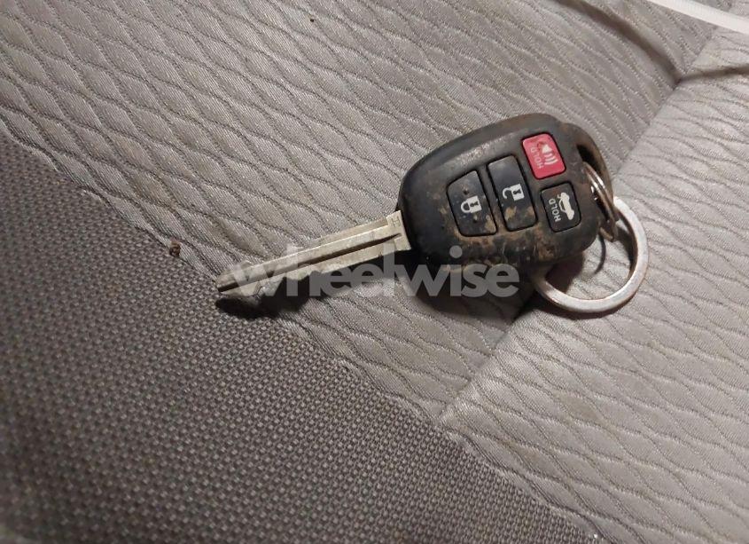 Photo 11 of 2019 Toyota Corolla LE (VIN 2T1BURHE2KC181404)