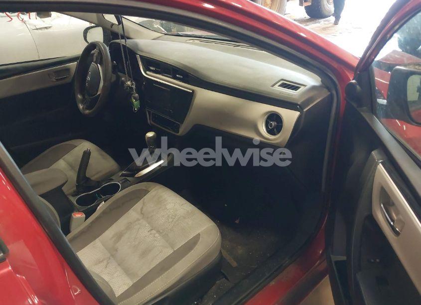 Photo 5 of 2019 Toyota Corolla LE (VIN 2T1BURHE2KC181404)