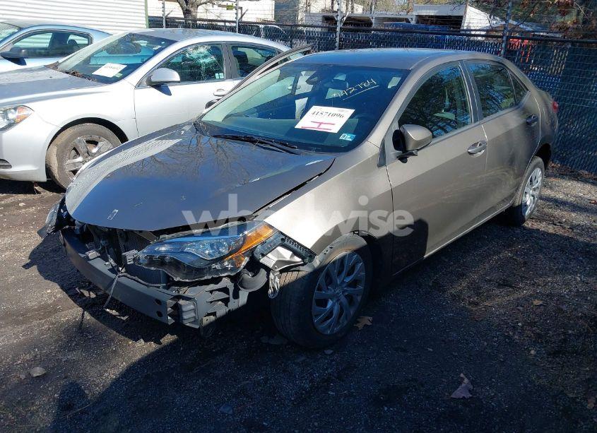 Photo 2 of 2019 Toyota Corolla LE (VIN 2T1BURHE2KC186389)