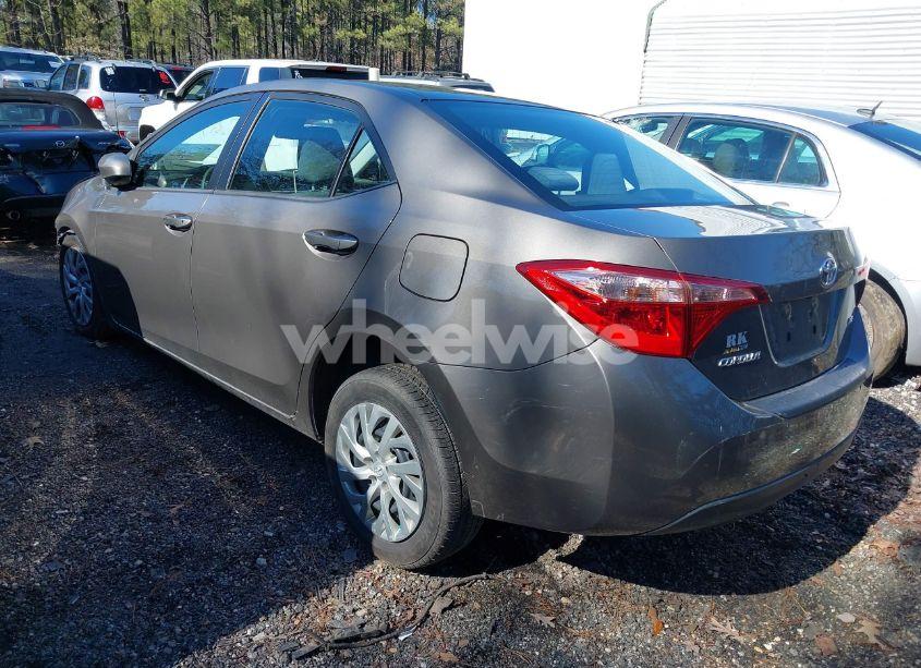 Photo 3 of 2019 Toyota Corolla LE (VIN 2T1BURHE2KC186389)